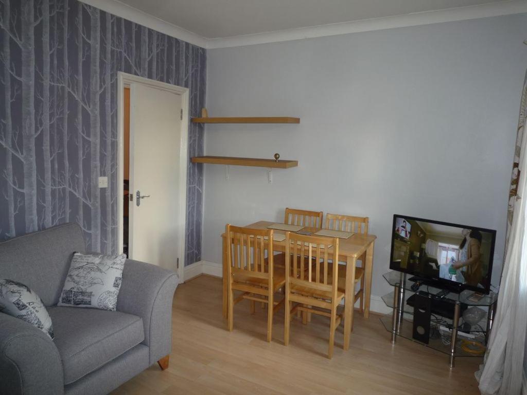 Two Bedroom Flat St Andrews Road Londres Exterior foto